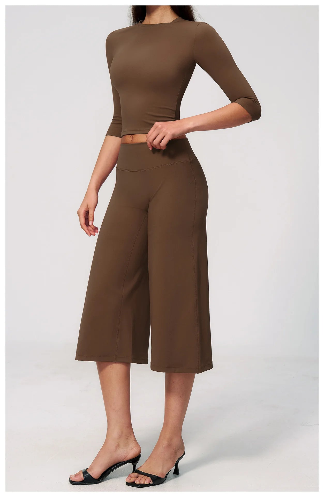 NLW Seamless Yoga Suit – 2-Piece Crop Sleeve & Capri Gym Set