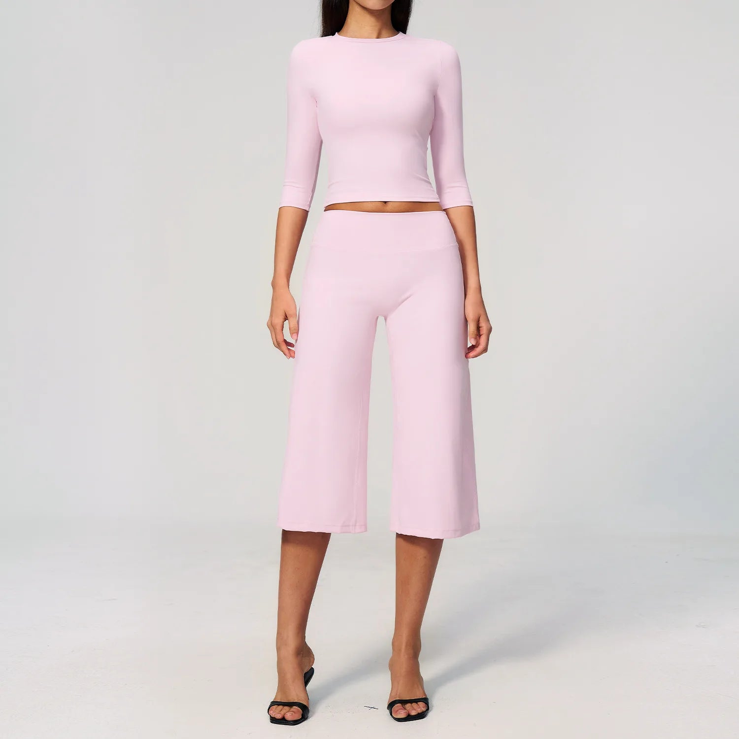 NLW Seamless Yoga Suit – 2-Piece Crop Sleeve & Capri Gym Set