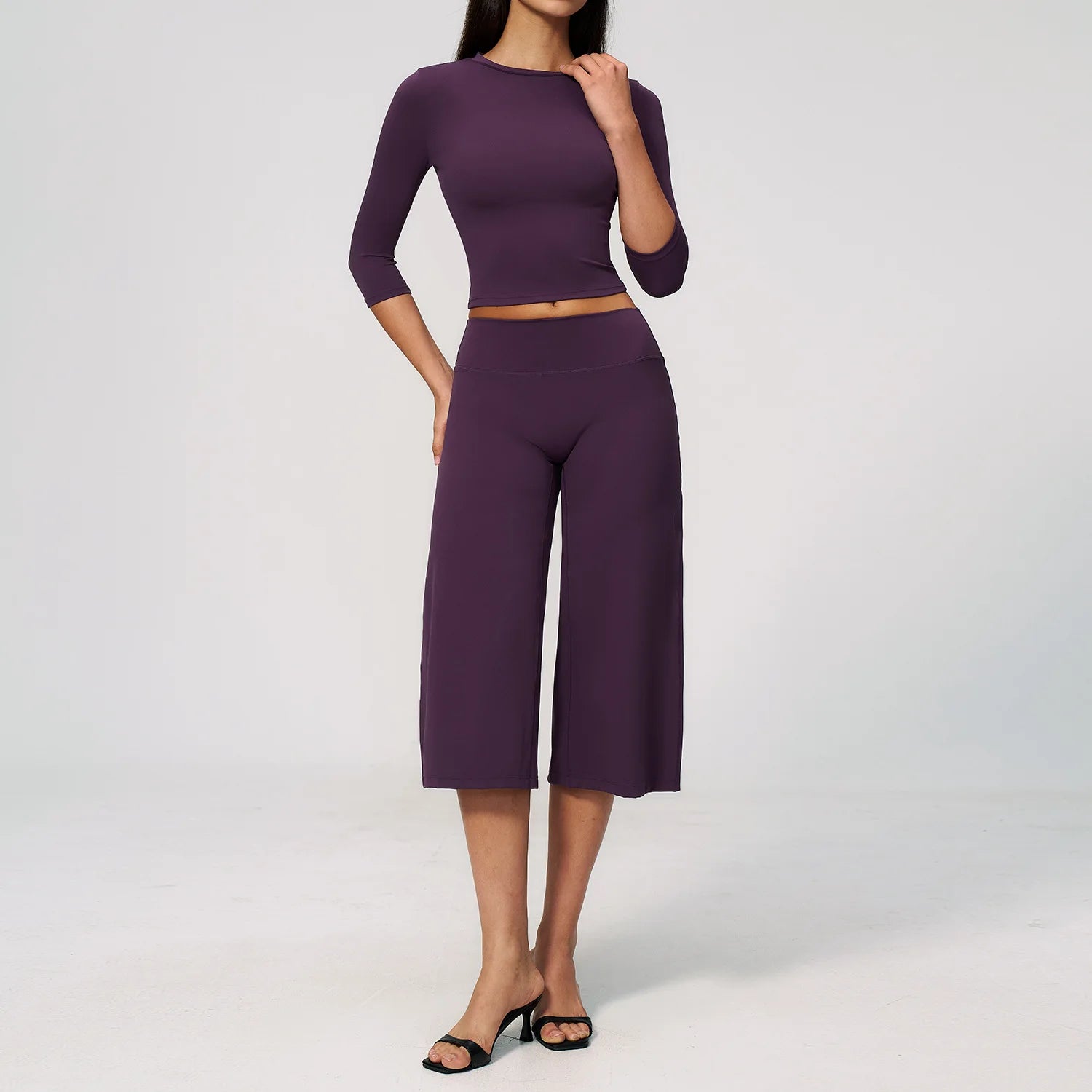 NLW Seamless Yoga Suit – 2-Piece Crop Sleeve & Capri Gym Set