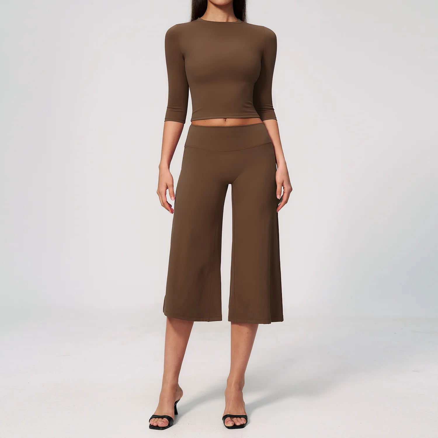 NLW Seamless Yoga Suit – 2-Piece Crop Sleeve & Capri Gym Set