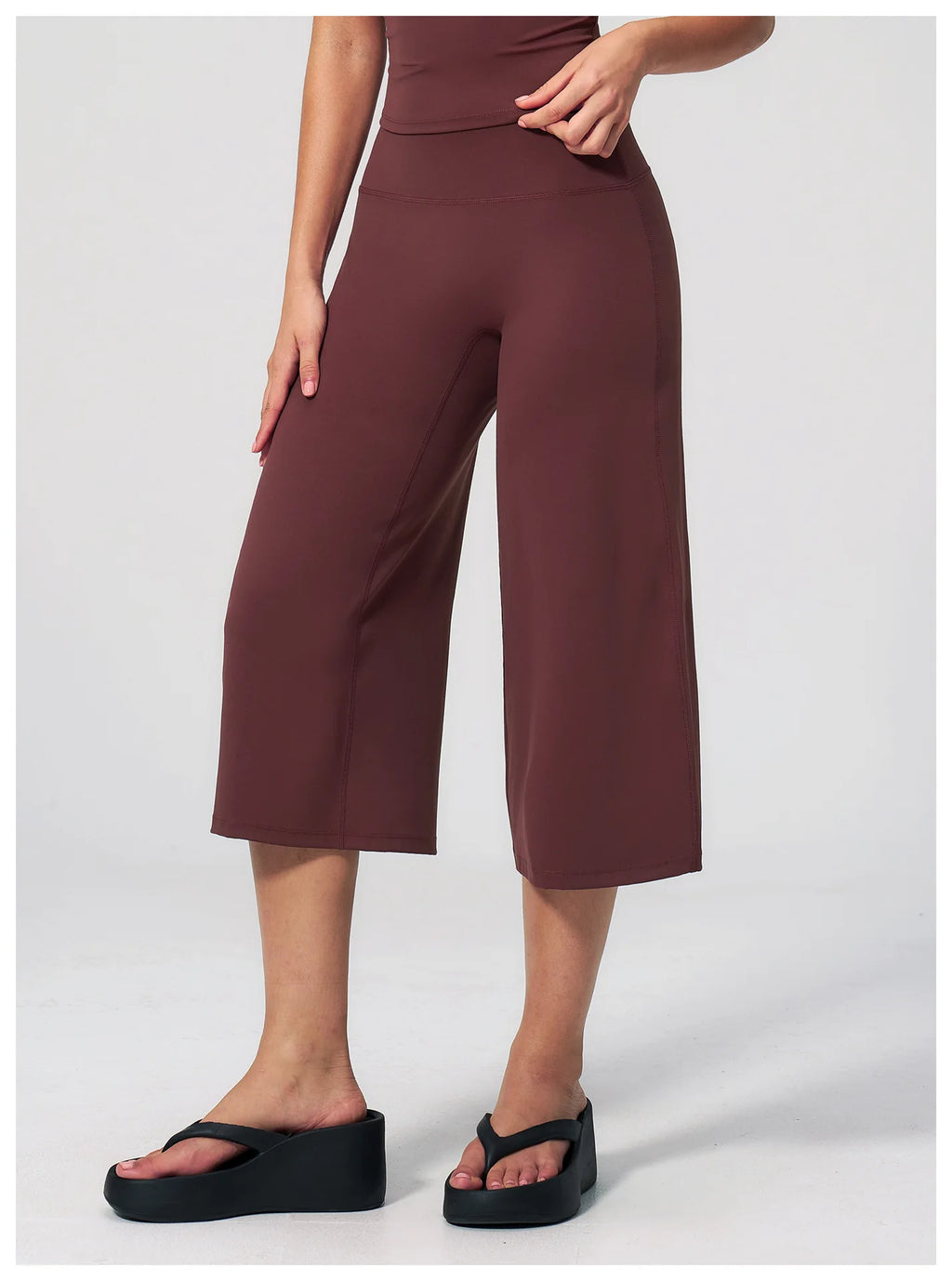 NLW High-Waisted Flared Capri Pants