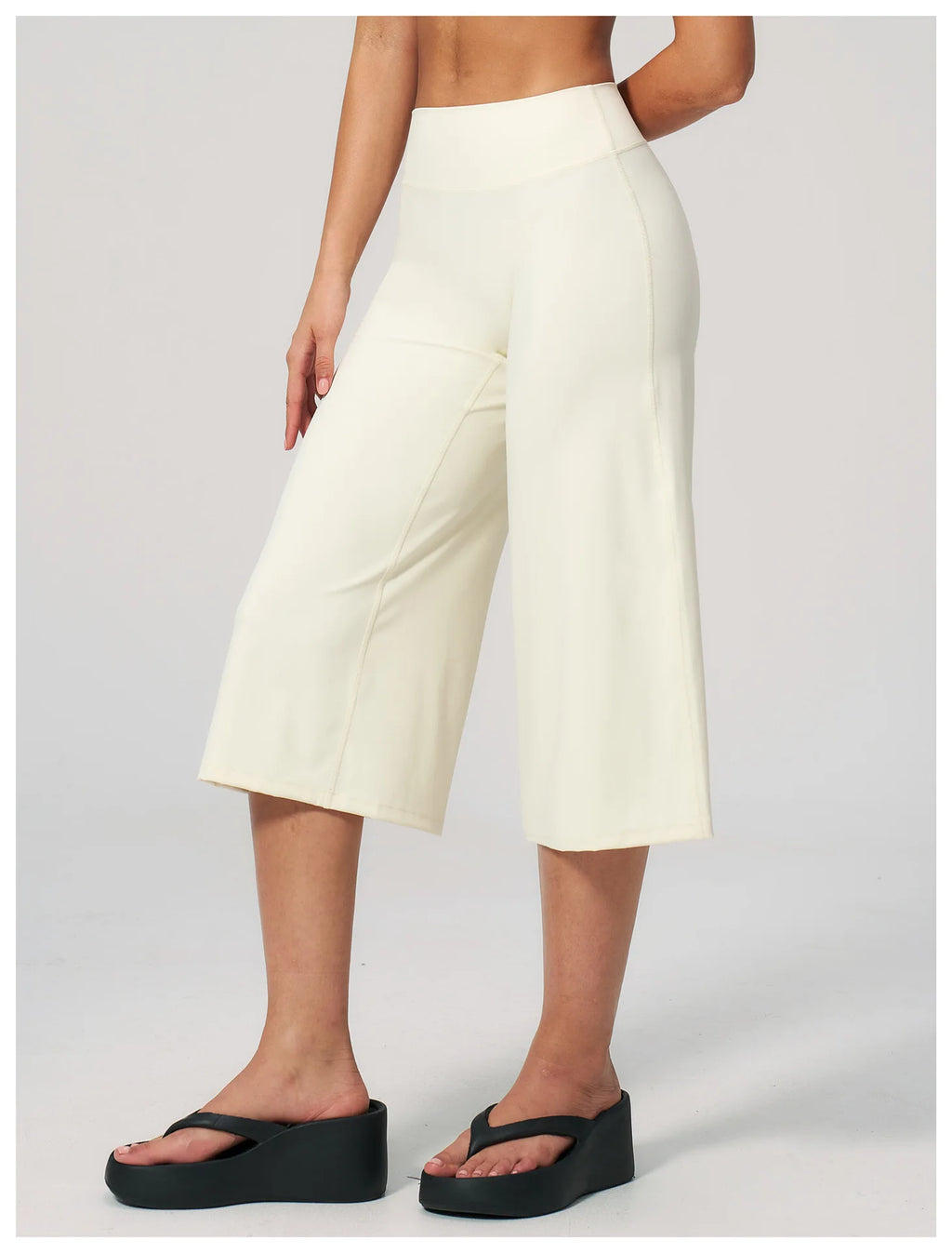 NLW High-Waisted Flared Capri Pants