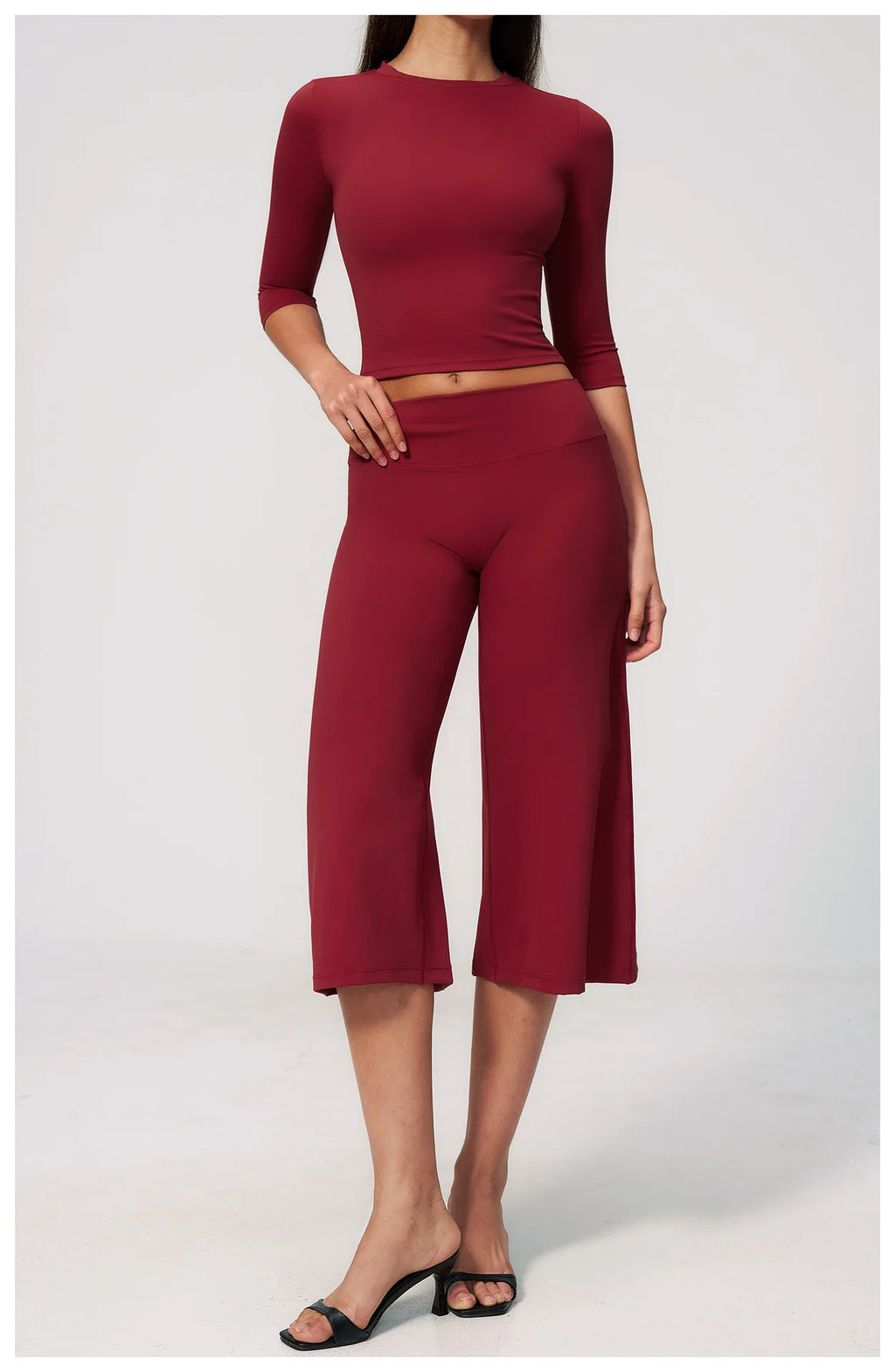 NLW Seamless Yoga Suit – 2-Piece Crop Sleeve & Capri Gym Set