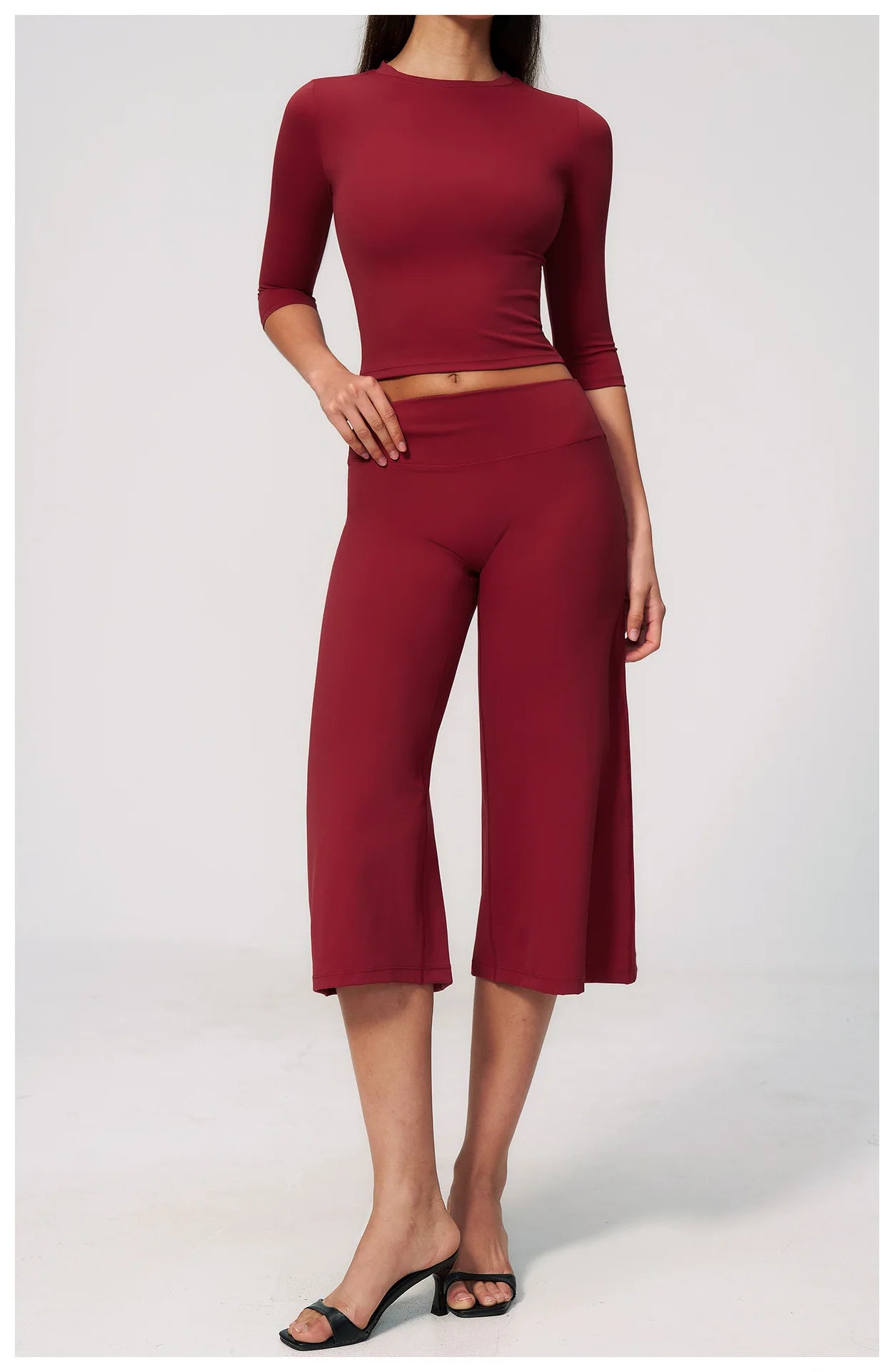 NLW Seamless Yoga Suit – 2-Piece Crop Sleeve & Capri Gym Set