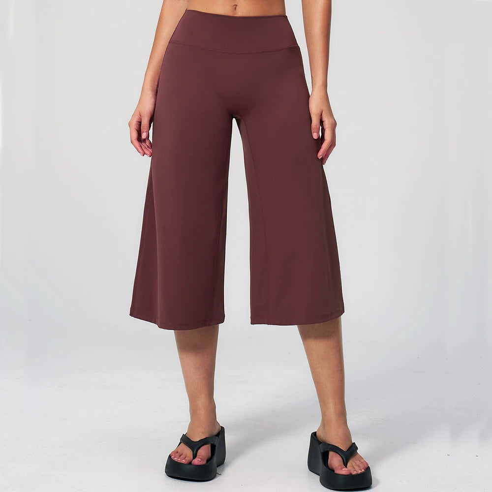 NLW High-Waisted Flared Capri Pants