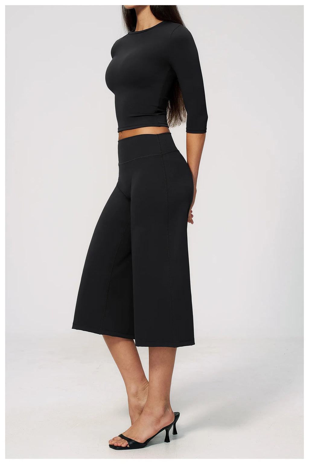 NLW Seamless Yoga Suit – 2-Piece Crop Sleeve & Capri Gym Set