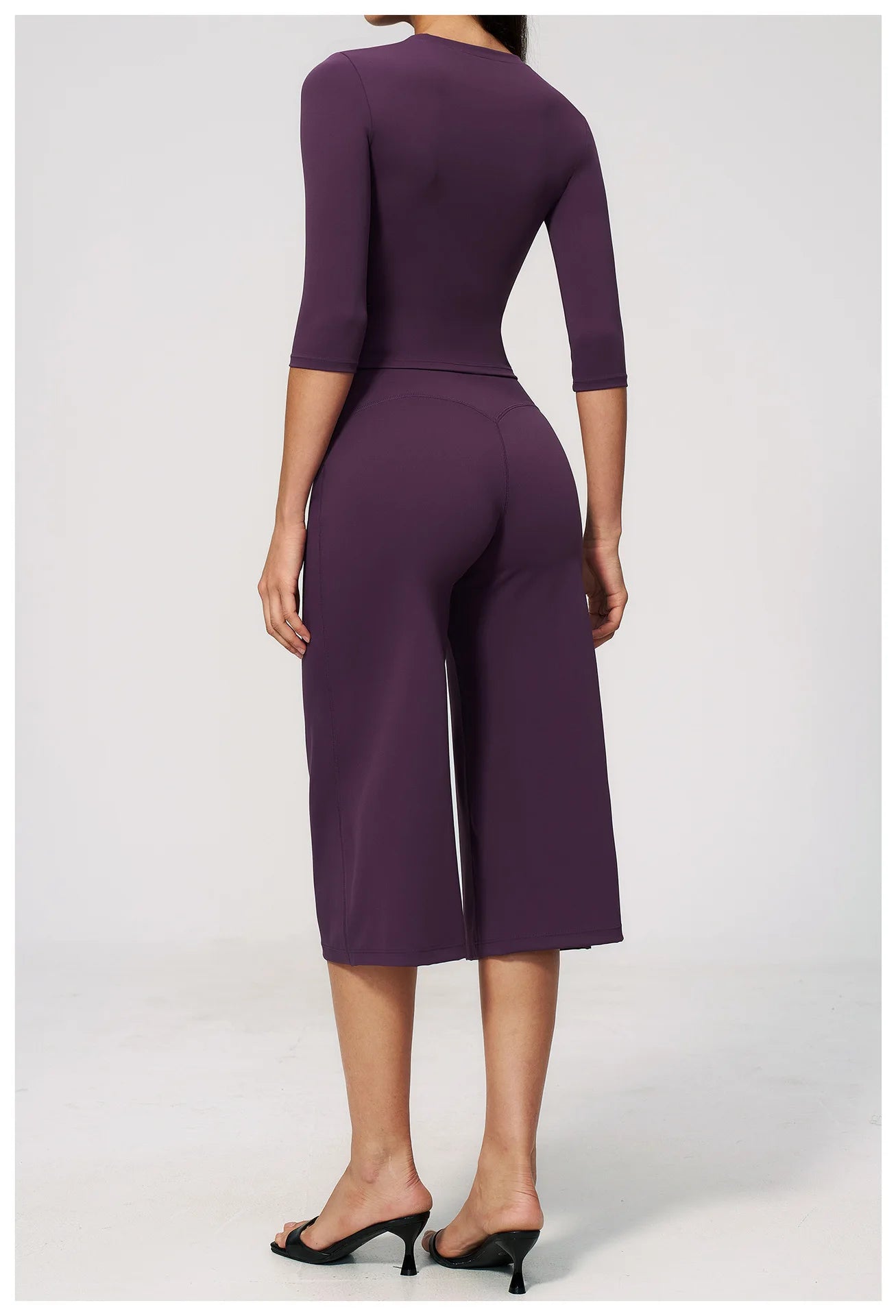 NLW Seamless Yoga Suit – 2-Piece Crop Sleeve & Capri Gym Set