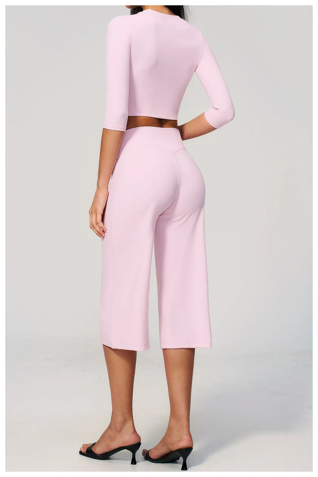 NLW Seamless Yoga Suit – 2-Piece Crop Sleeve & Capri Gym Set