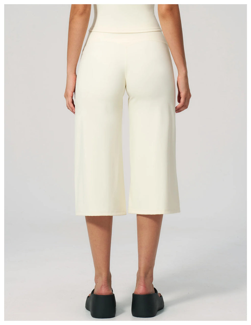 NLW High-Waisted Flared Capri Pants