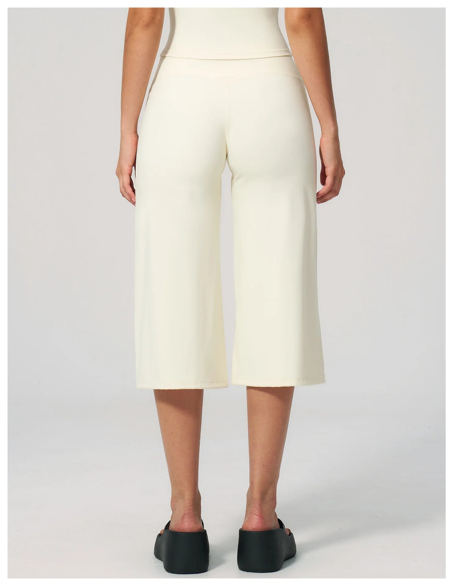 NLW High-Waisted Flared Capri Pants