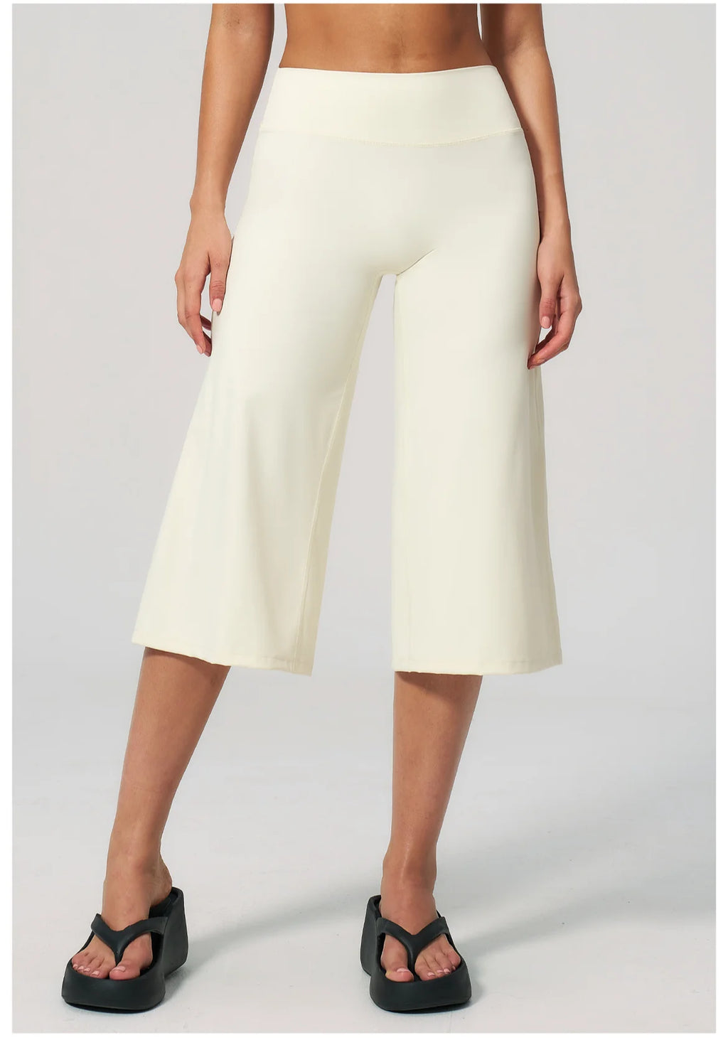 NLW High-Waisted Flared Capri Pants