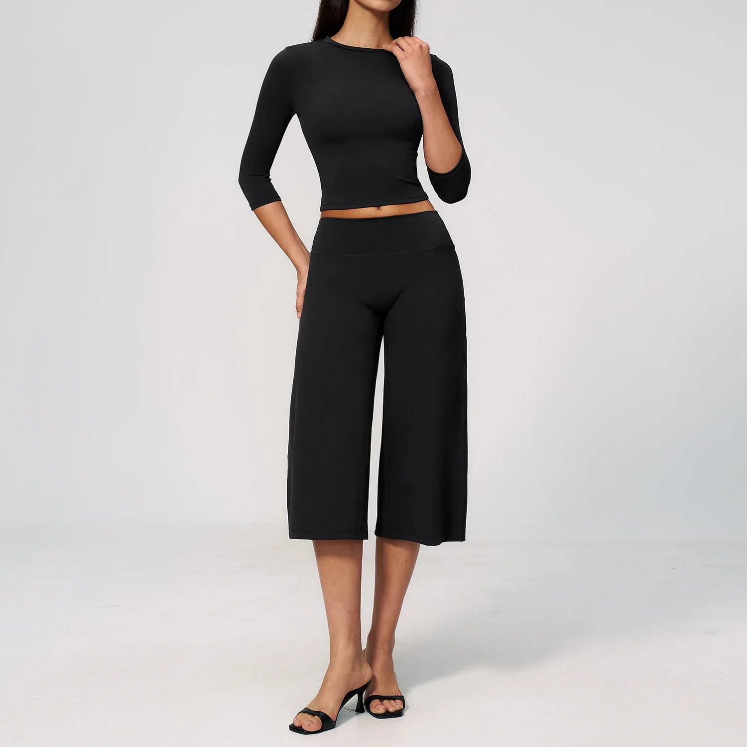 NLW Seamless Yoga Suit – 2-Piece Crop Sleeve & Capri Gym Set