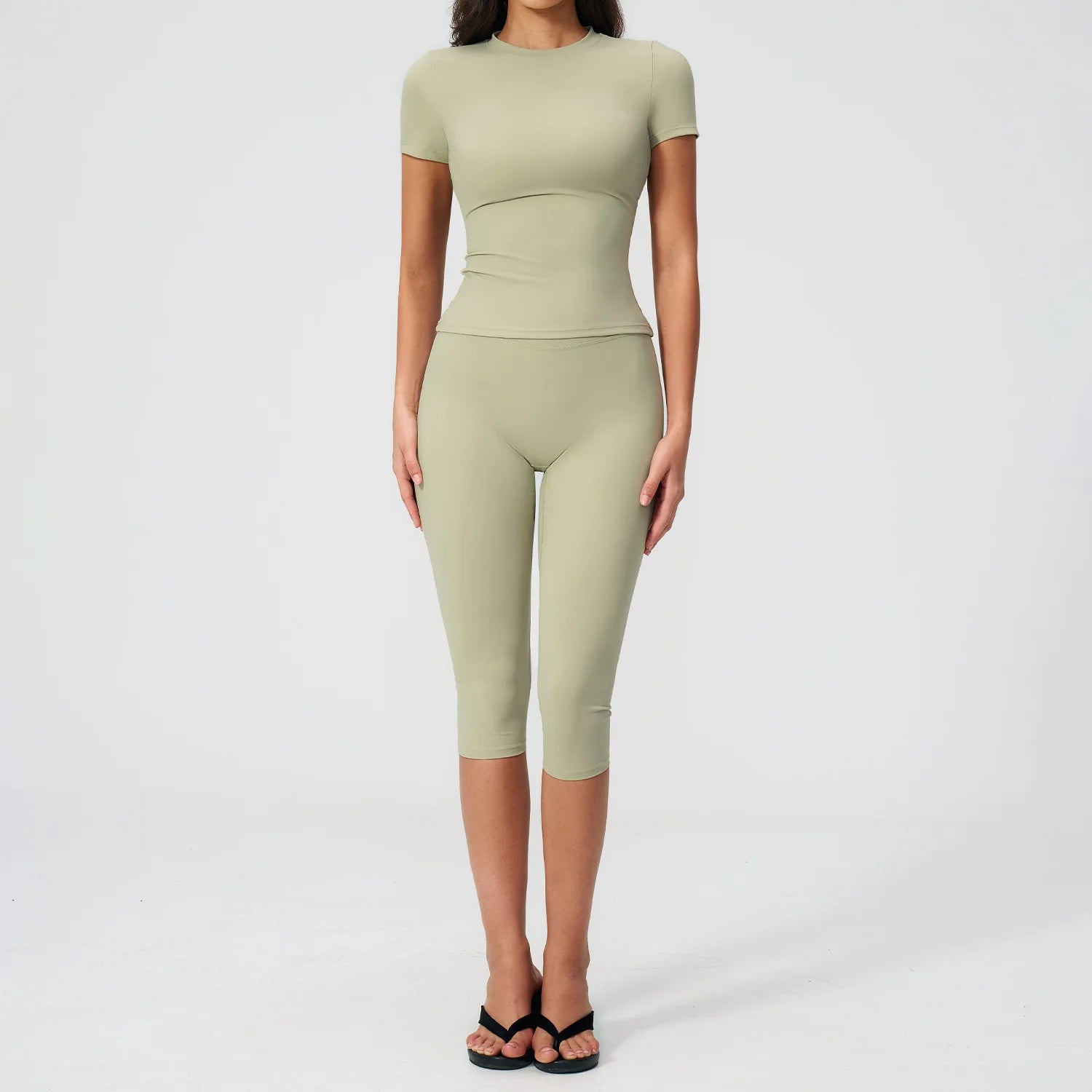 NLW- 2-Piece Seamless Capri Workout Set