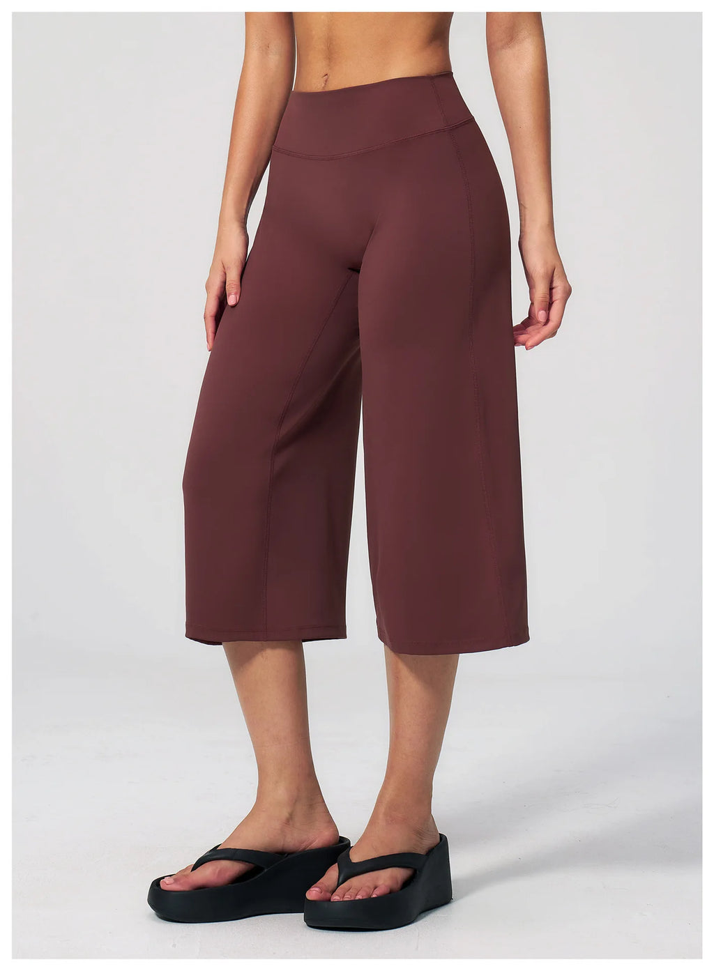 NLW High-Waisted Flared Capri Pants