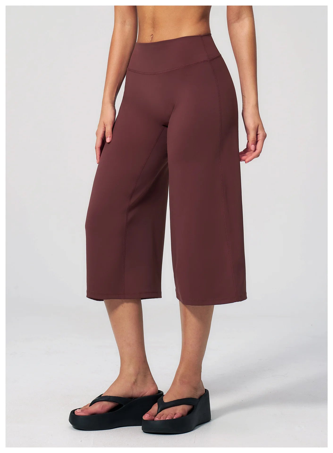 NLW High-Waisted Flared Capri Pants