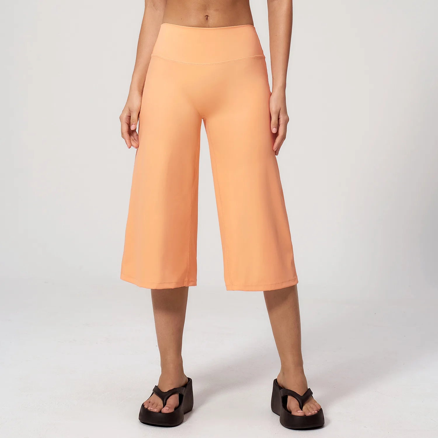 NLW High-Waisted Flared Capri Pants