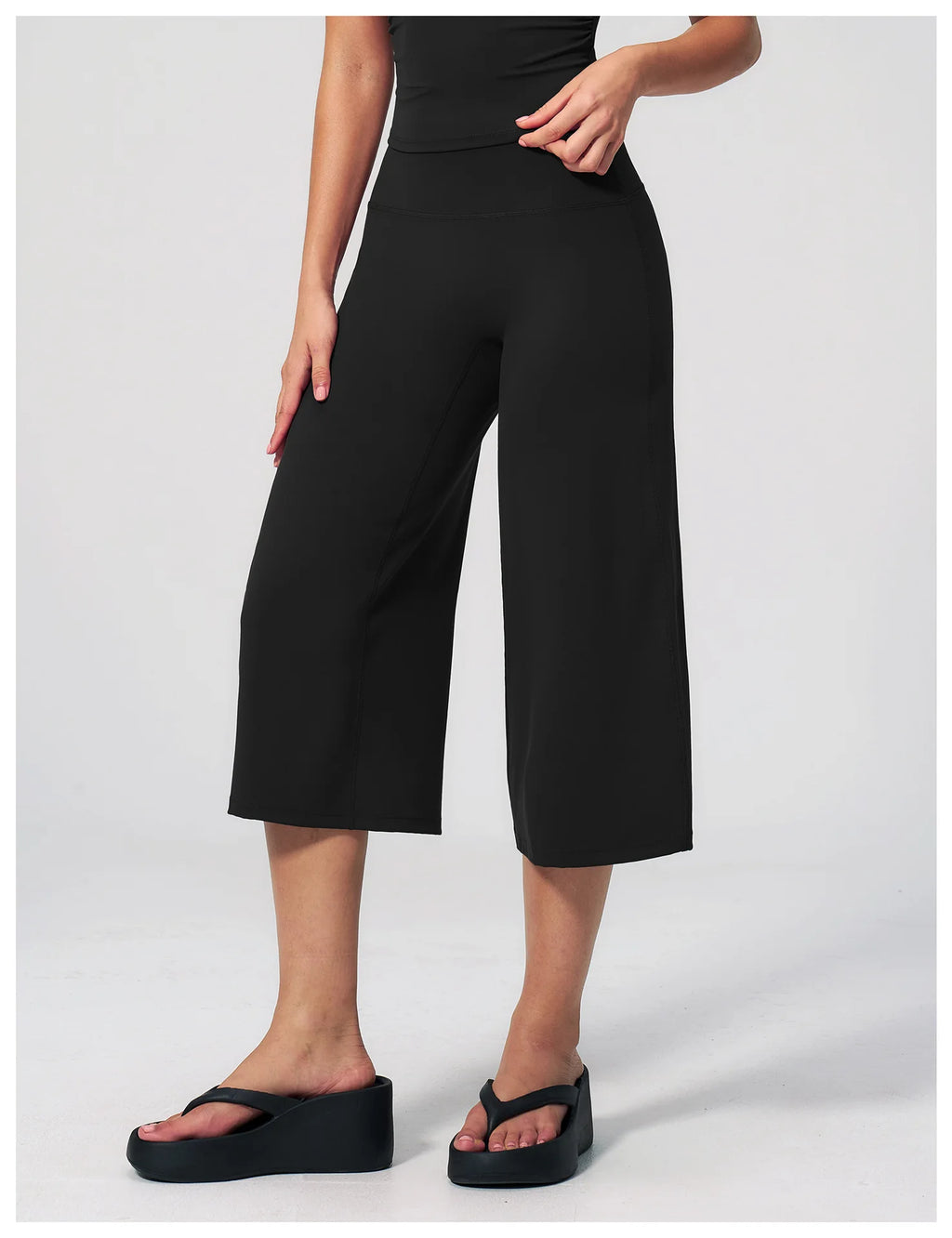 NLW High-Waisted Flared Capri Pants