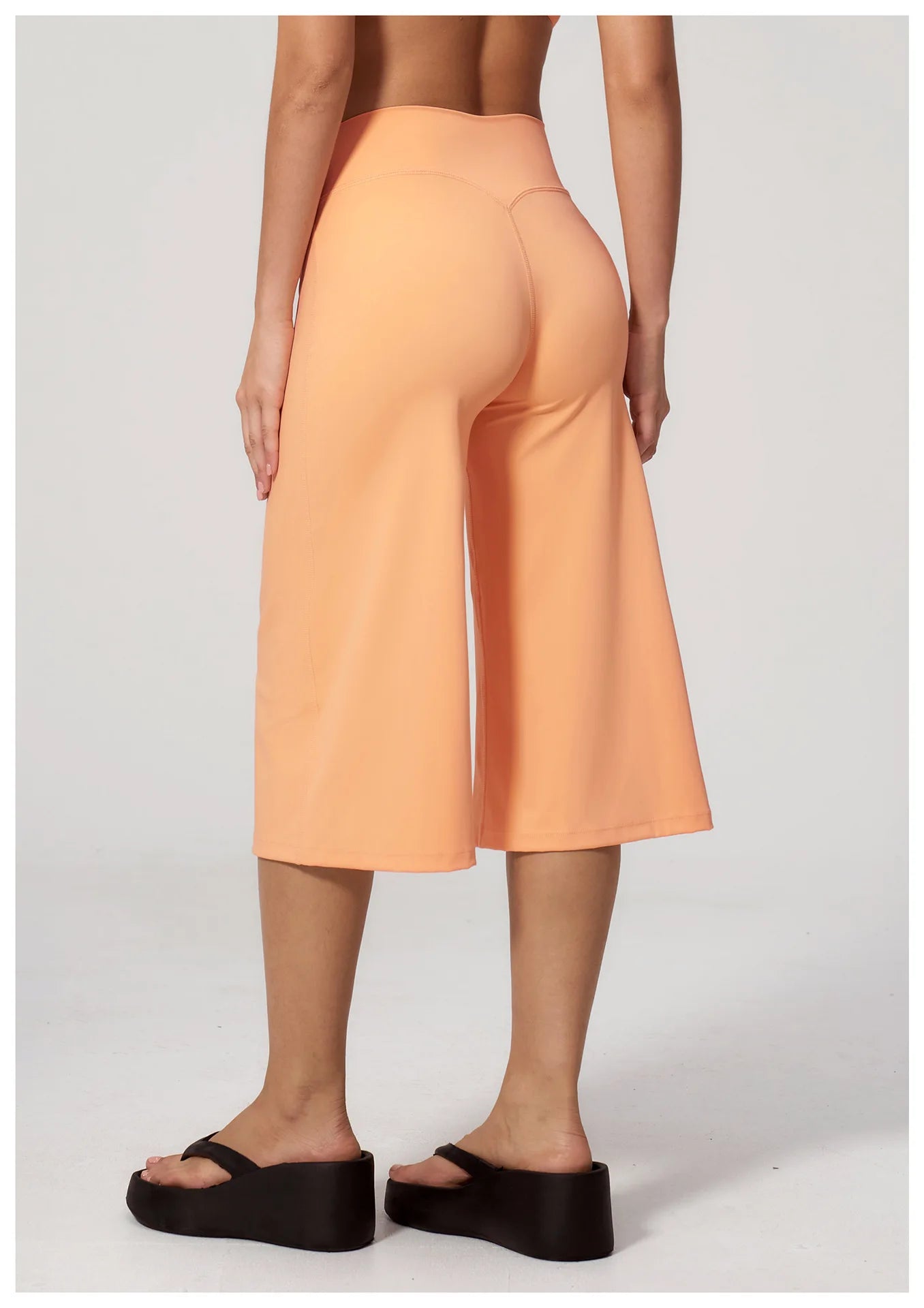 NLW High-Waisted Flared Capri Pants