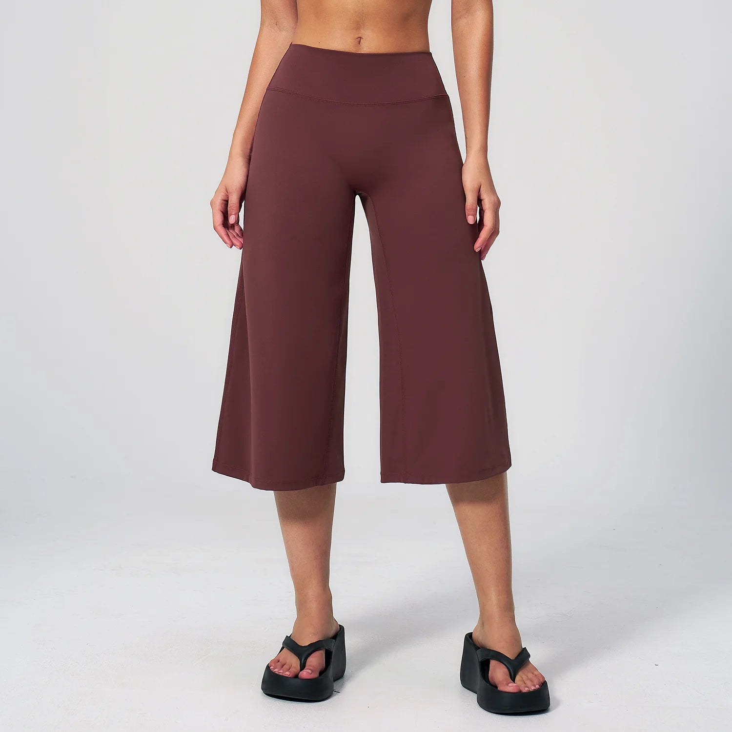 NLW High-Waisted Flared Capri Pants