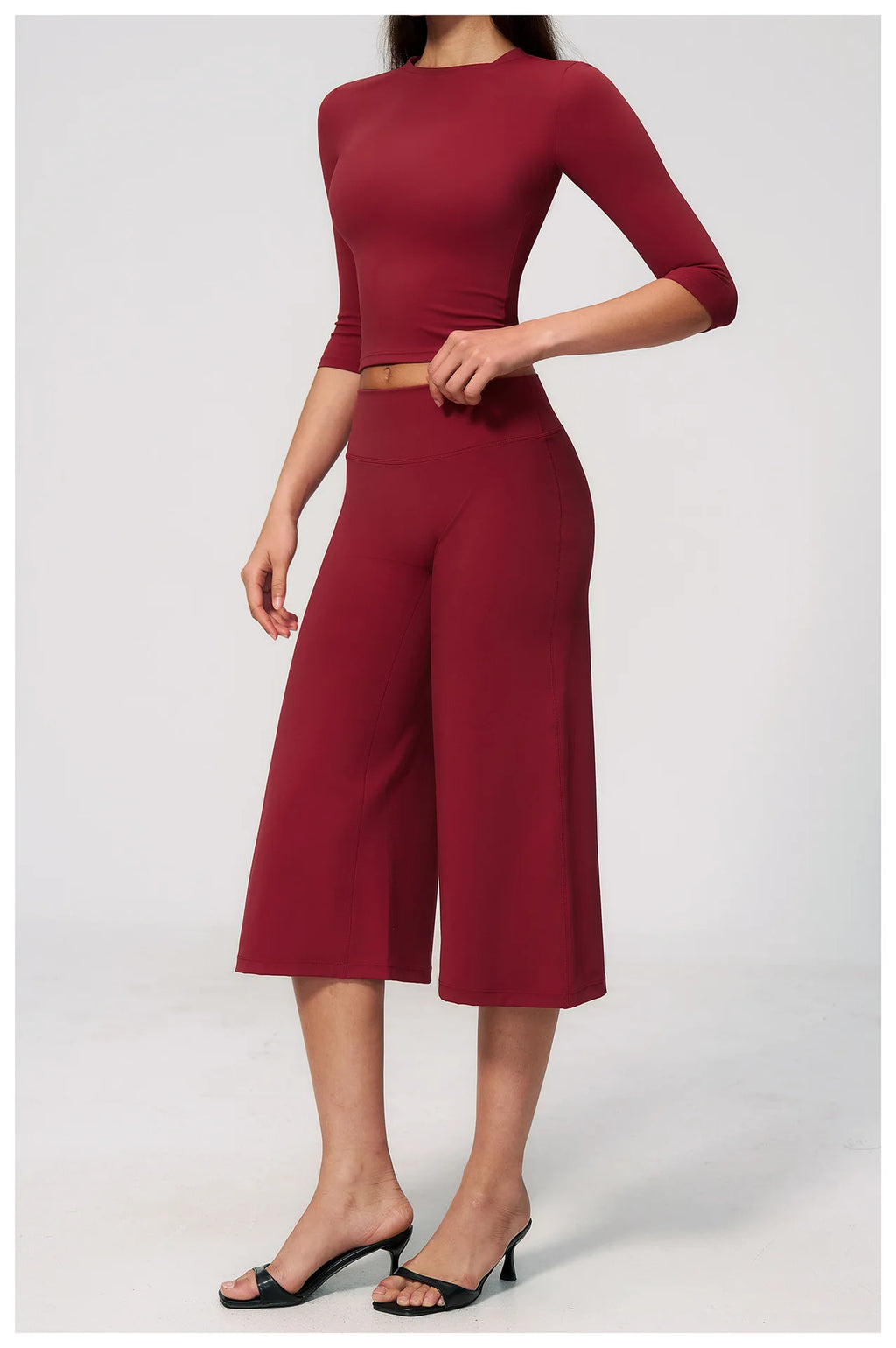 NLW Seamless Yoga Suit – 2-Piece Crop Sleeve & Capri Gym Set