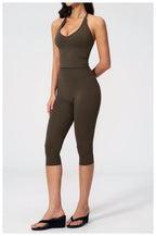 NLW- 2-Piece Seamless Capri Workout Set