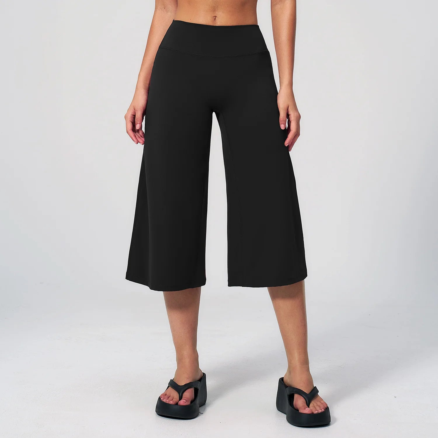NLW High-Waisted Flared Capri Pants