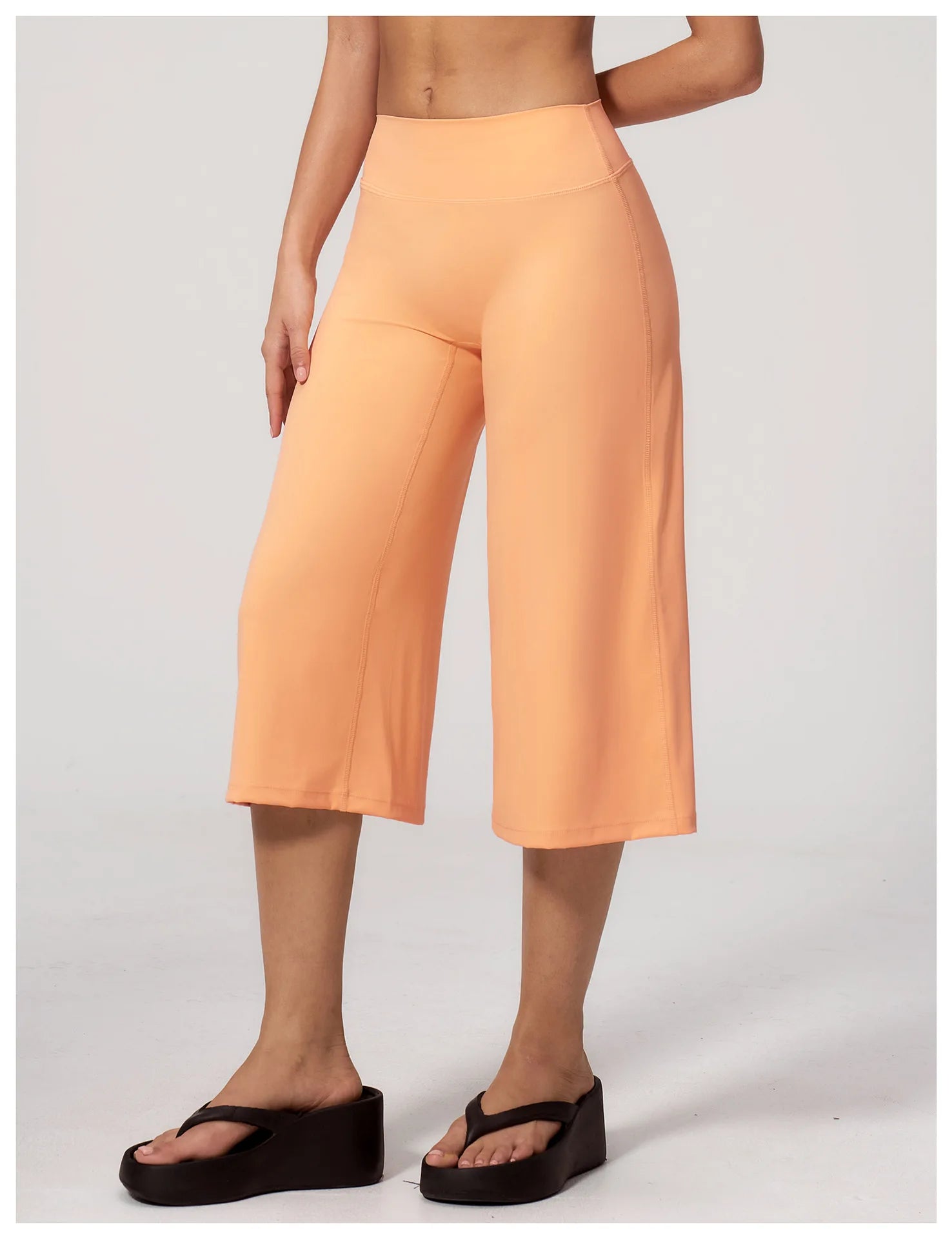 NLW High-Waisted Flared Capri Pants