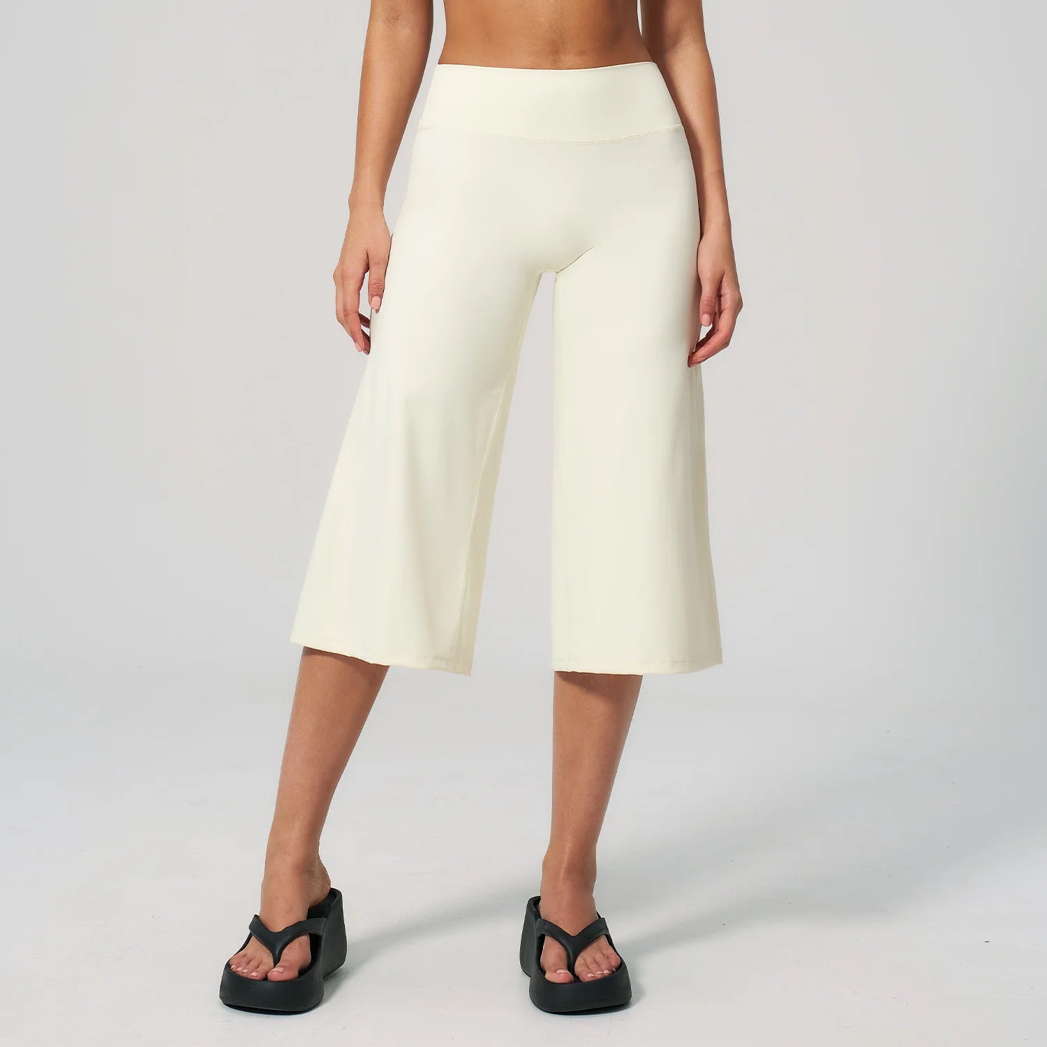 NLW High-Waisted Flared Capri Pants