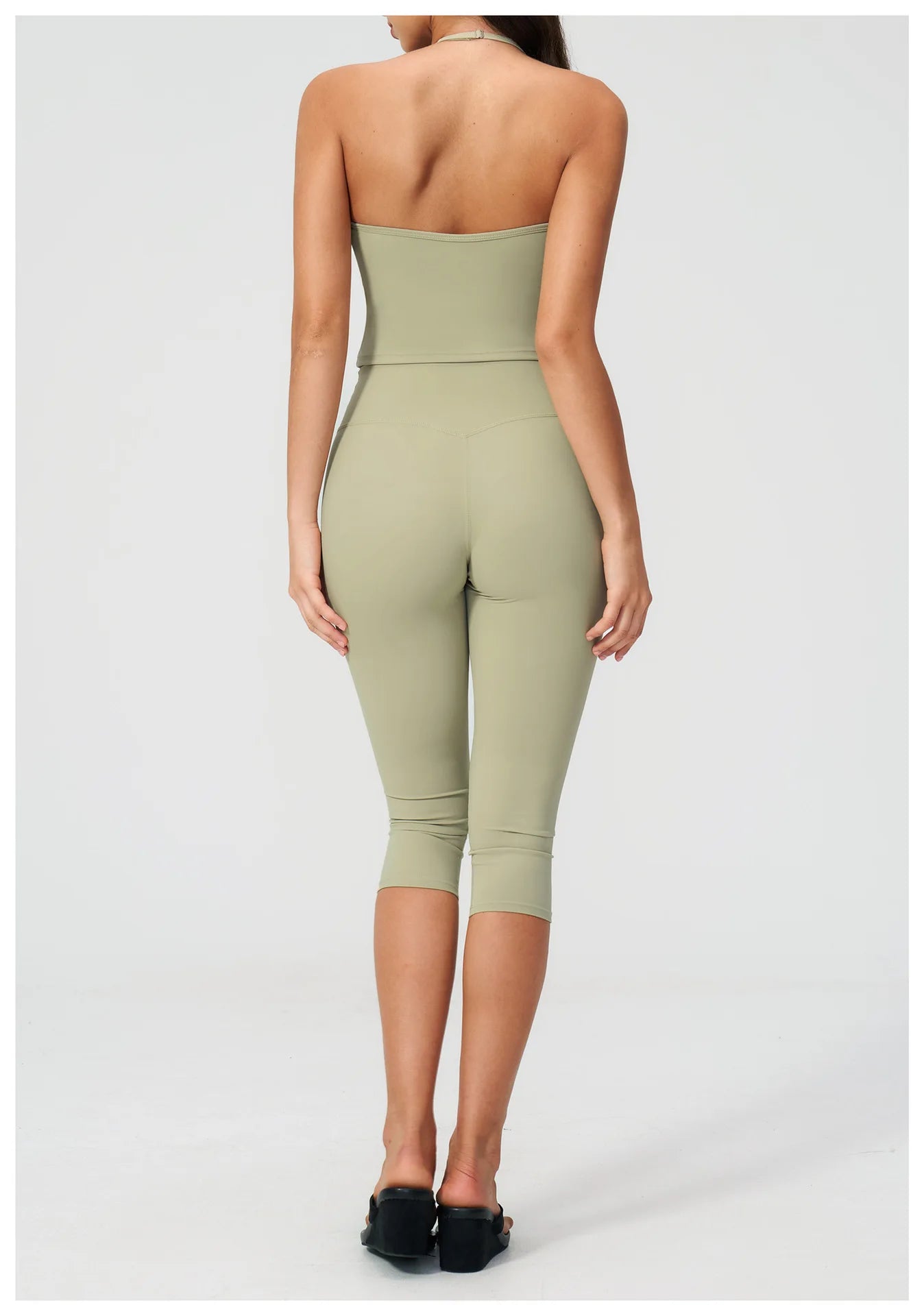 NLW- 2-Piece Seamless Capri Workout Set