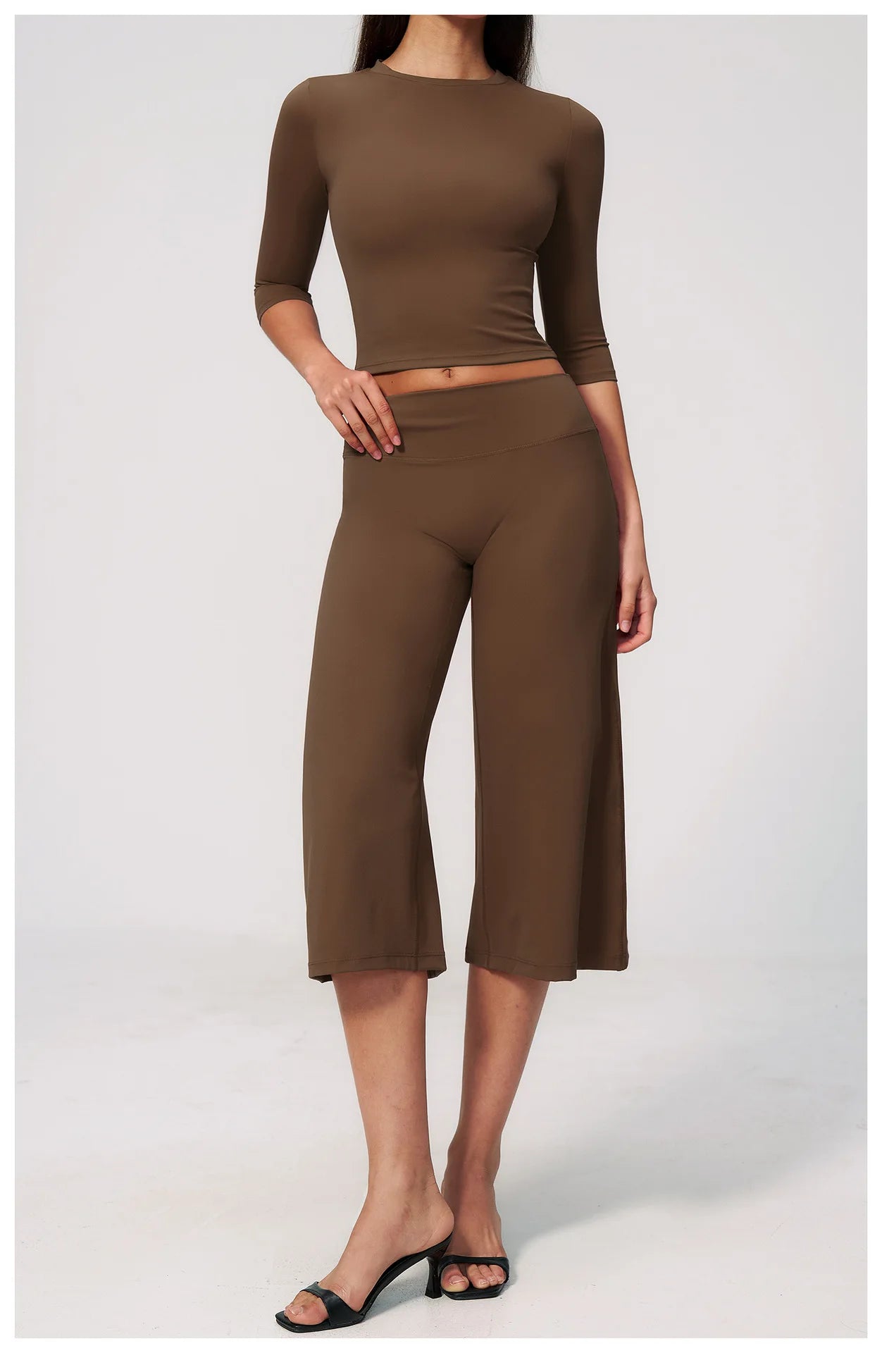 NLW Seamless Yoga Suit – 2-Piece Crop Sleeve & Capri Gym Set