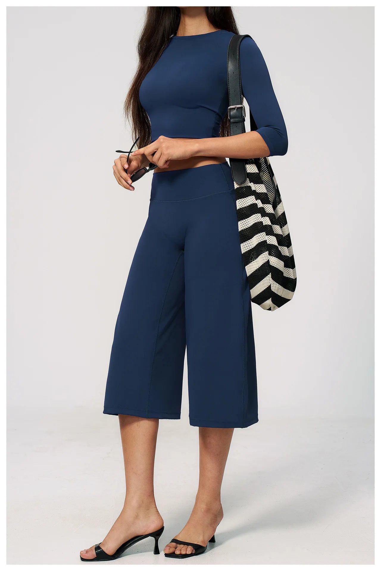 NLW Seamless Yoga Suit – 2-Piece Crop Sleeve & Capri Gym Set