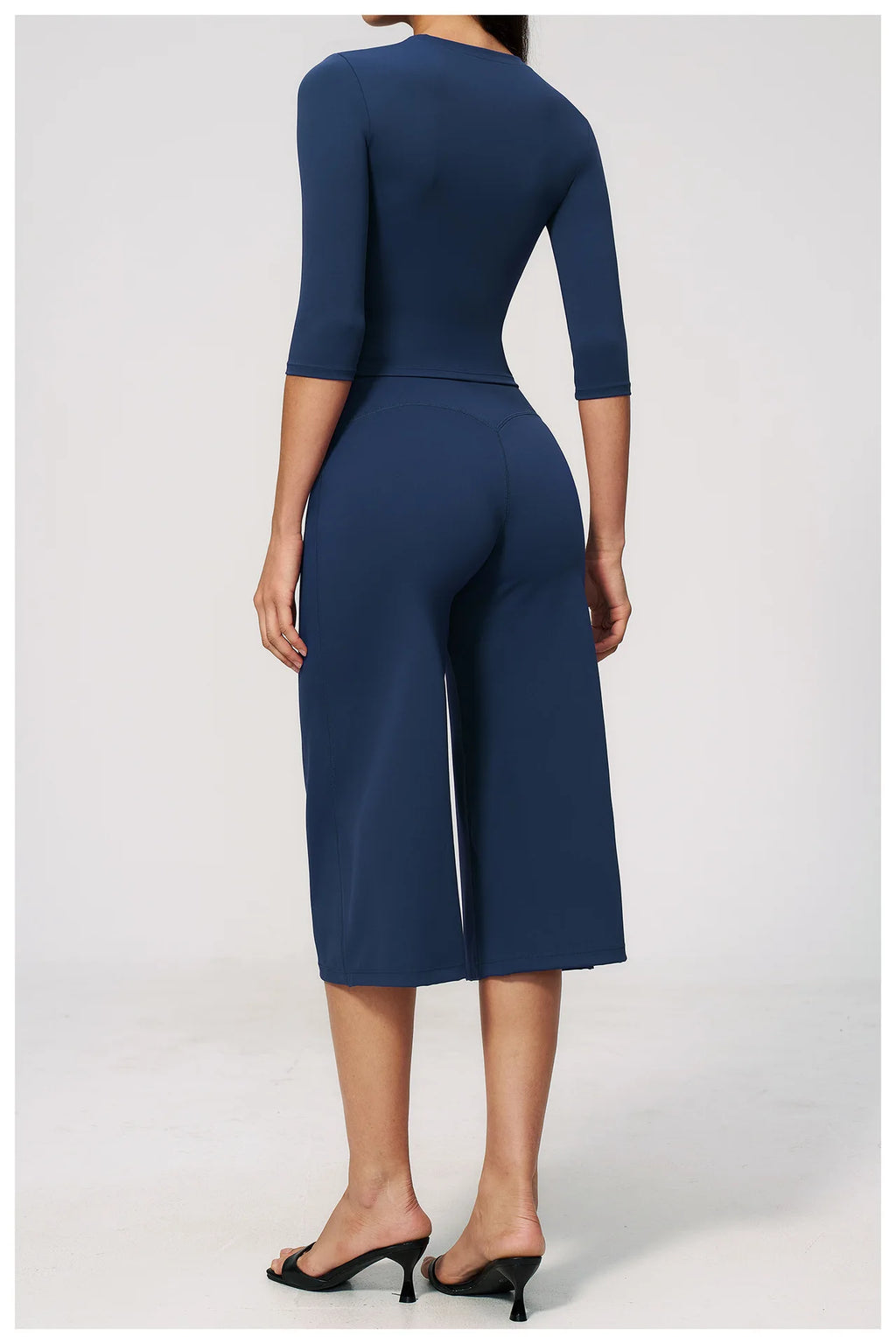 NLW Seamless Yoga Suit – 2-Piece Crop Sleeve & Capri Gym Set