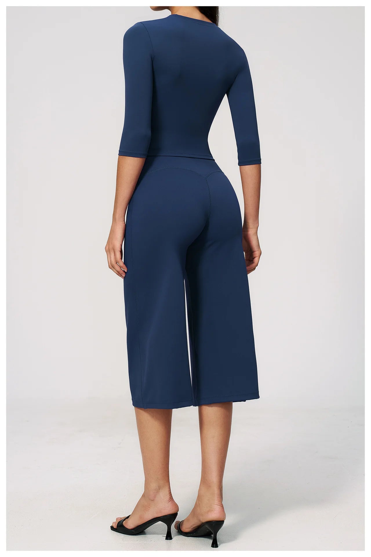 NLW Seamless Yoga Suit – 2-Piece Crop Sleeve & Capri Gym Set