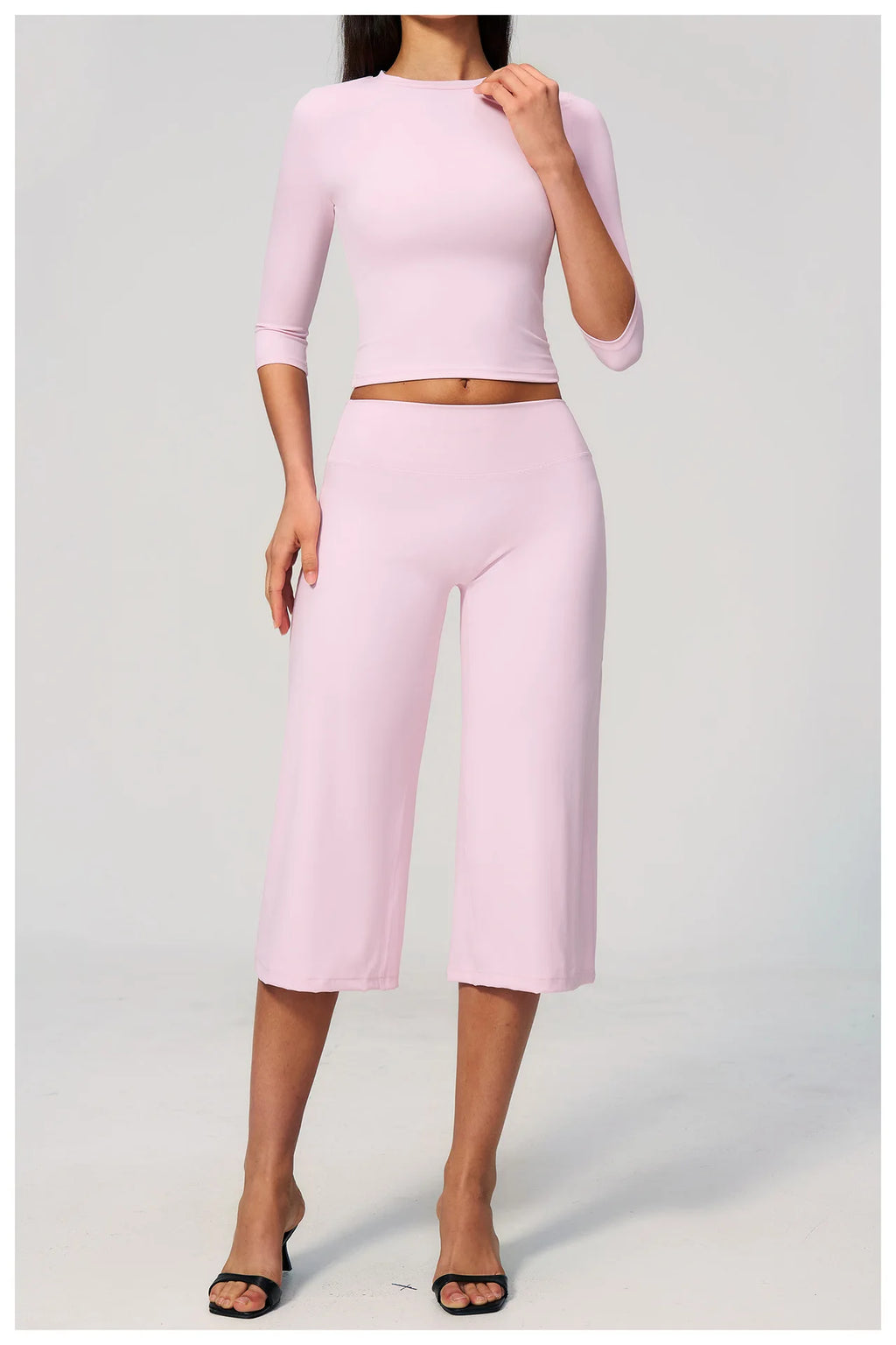 NLW Seamless Yoga Suit – 2-Piece Crop Sleeve & Capri Gym Set
