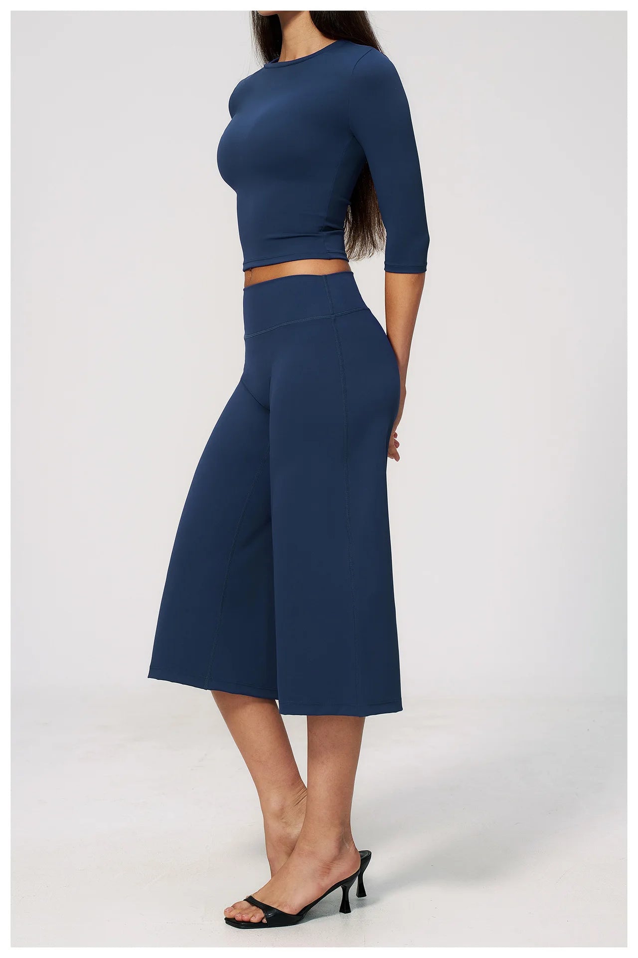 NLW Seamless Yoga Suit – 2-Piece Crop Sleeve & Capri Gym Set